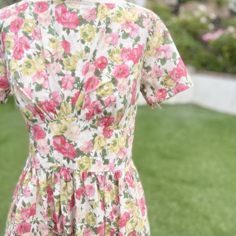 Unique Vintage Womens Strawberry Print Swing Dress Cream Red Green V-Neck M NWT - Picture 3 of 8